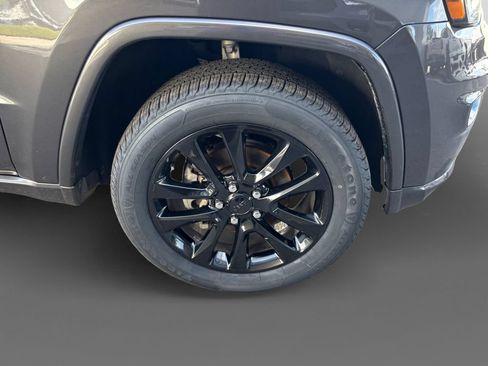 Used 2020 Jeep Grand Cherokee Altitude AWD/4WD image 16