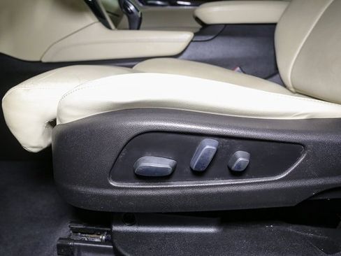 Used 2017 Cadillac XT5 Luxury w/ Driver Awareness Package image 38