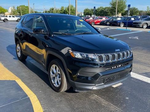 Used 2025 Jeep Compass Sport image 2