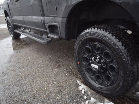 New 2026 Ford F250 Lariat w/ Black Appearance Package image 4