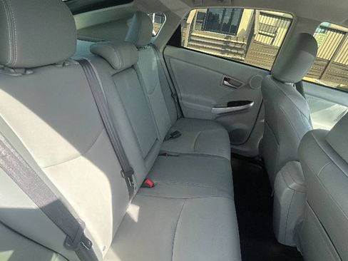 Used 2015 Toyota Prius Four image 9