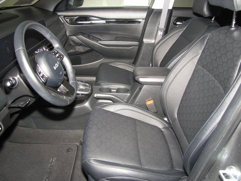 Used 2024 Kia Seltos EX image 9