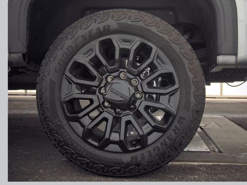 Used 2025 GMC Sierra 2500 Denali Ultimate image 13