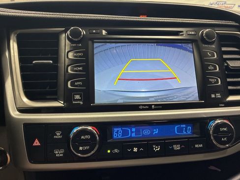 Used 2015 Toyota Highlander Limited image 25