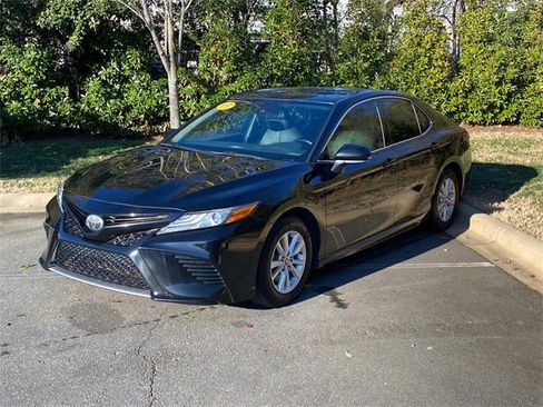Used 2019 Toyota Camry XSE image 4