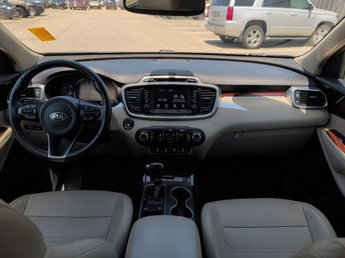 Used 2018 Kia Sorento EX FWD image 11