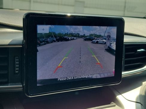 Used 2022 Ford Explorer XLT w/ Equipment Group 202A RWD image 32