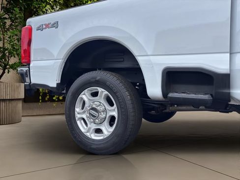 Used 2025 Ford F250 XLT AWD/4WD image 16