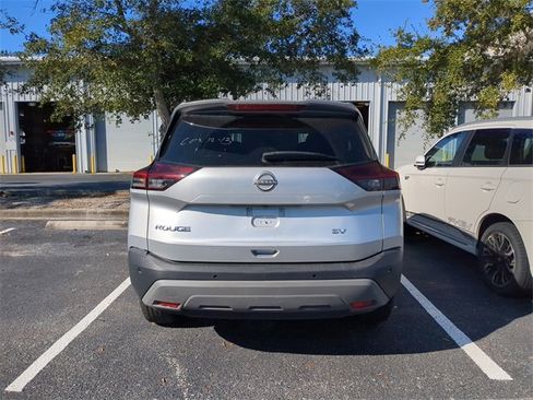 Used 2023 Nissan Rogue SV image 4
