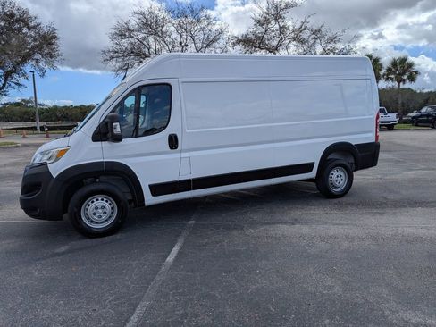 Used 2025 RAM ProMaster 2500 w/ Convenience Group image 9