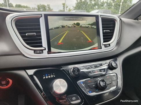 Used 2026 Chrysler Pacifica Select FWD image 7