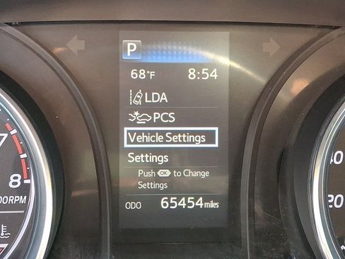 Used 2020 Toyota Camry SE w/ Blackout Package FWD image 21