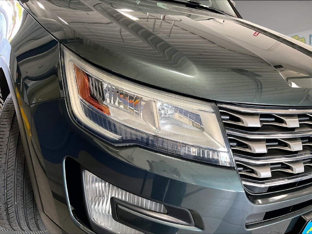 Used 2016 Ford Explorer XLT w/ Equipment Group 202A AWD/4WD image 34