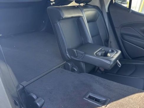 Used 2024 GMC Terrain SLT image 45