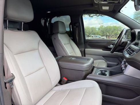 Used 2023 GMC Yukon SLT w/ SLT Premium Package AWD/4WD image 17