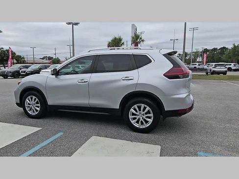 Used 2018 Nissan Rogue SV w/ Premium Package image 30