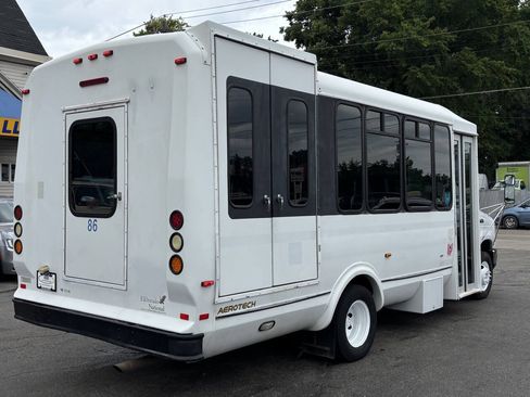 Used 2009 Ford E-450 and Econoline 450 RWD image 8