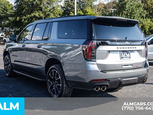 Used 2025 Chevrolet Suburban RST image 8