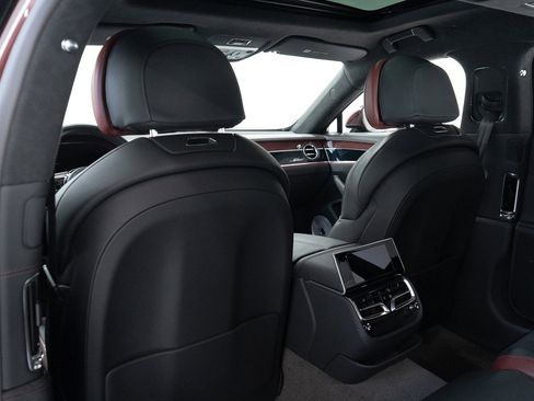 Certified 2025 Bentley Flying Spur Plug-In Hybrid image 23