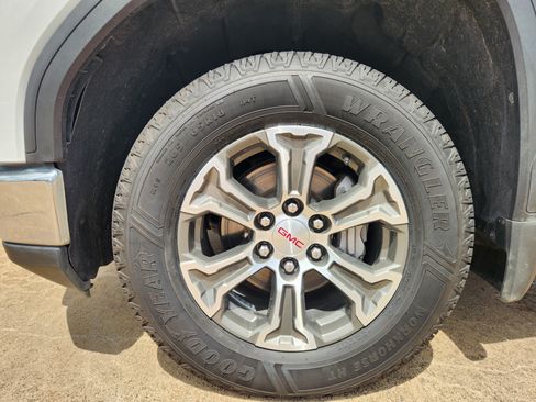 Used 2025 GMC Sierra 1500 SLT RWD image 11
