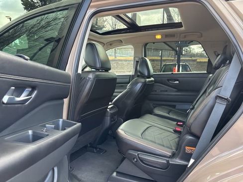 Used 2024 Nissan Pathfinder Platinum w/ Cargo Package image 24