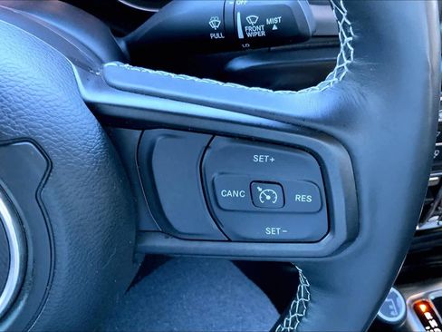 Used 2023 Jeep Gladiator Sport image 23