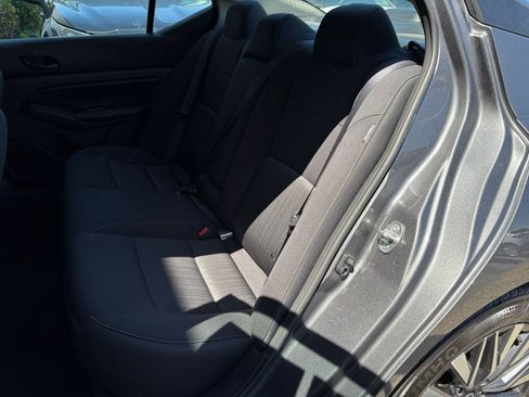 Used 2025 Nissan Altima 2.5 SV FWD image 33