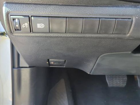 Used 2025 Toyota Corolla LE FWD image 11