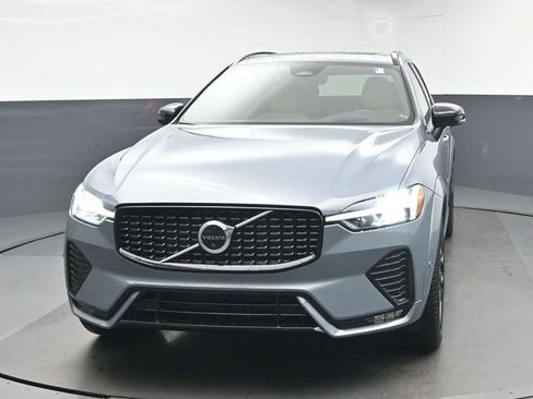 Used 2023 Volvo XC60 B5 Ultimate w/ Protection Package Premier image 3