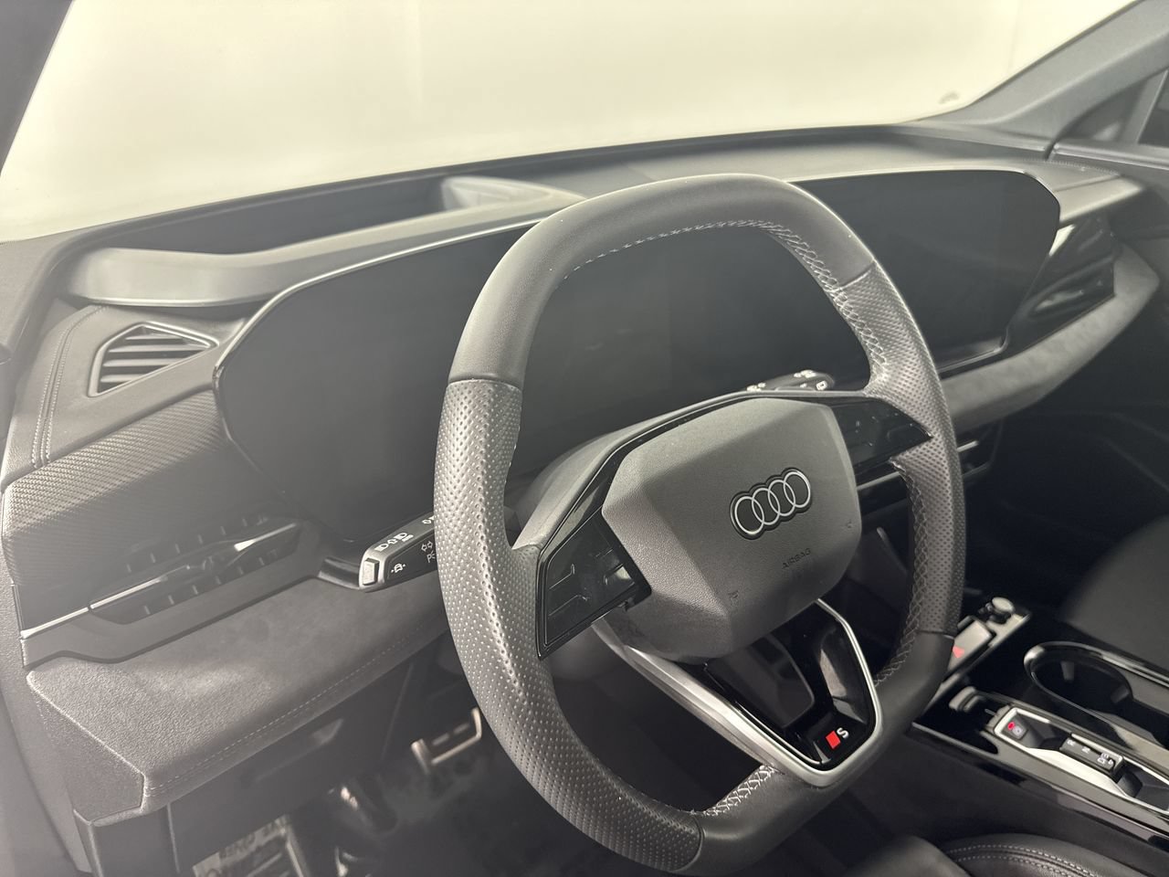 Used 2025 Audi SQ6 e-tron Premium Plus w/ Premium Plus AWD/4WD image 9