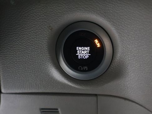 Used 2023 Chrysler Pacifica Touring-L image 29