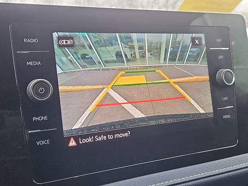 Used 2025 Volkswagen Taos SEL AWD/4WD image 9