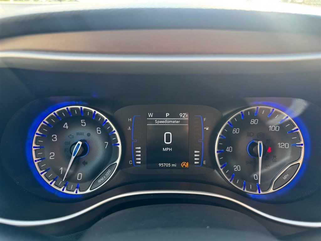 Used 2018 Chrysler Pacifica Touring Plus w/ Tire & Wheel Group FWD image 14