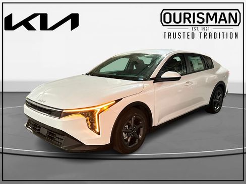 New 2025 Kia K4 LXS image 2