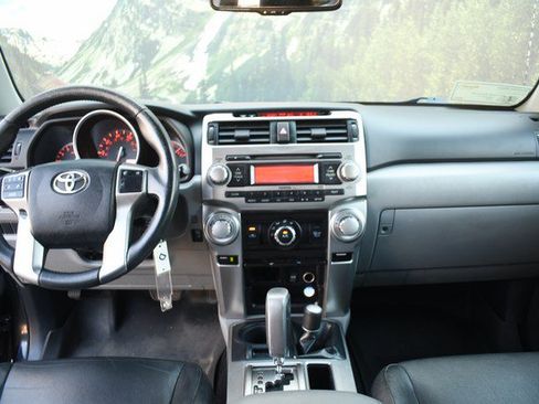 Used 2011 Toyota 4Runner SR5 w/ Premium Pkg w/Leather AWD/4WD image 18