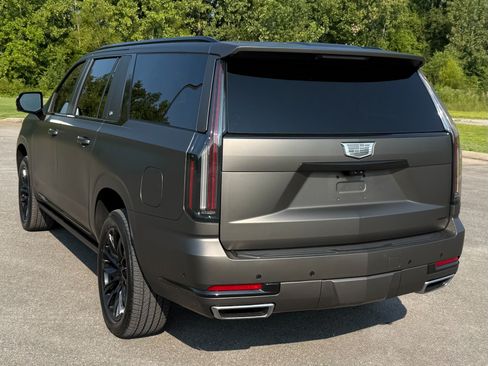 Used 2025 Cadillac Escalade ESV Premium Luxury w/ LPO, Radiant Package AWD/4WD image 4