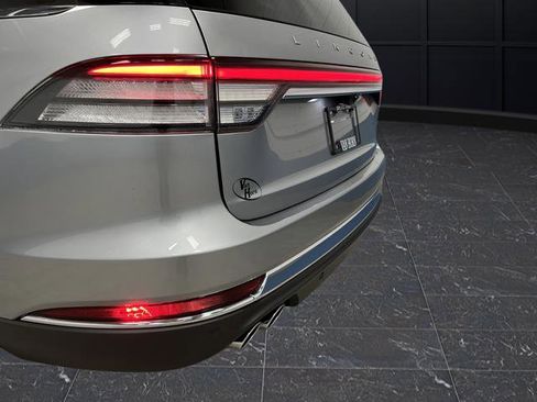 Used 2023 Lincoln Aviator AWD w/ Premium Package image 36