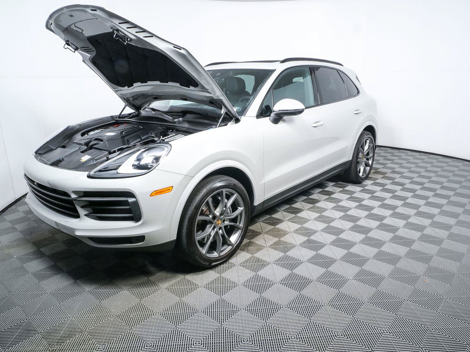 Used 2023 Porsche Cayenne Platinum Edition AWD/4WD image 35