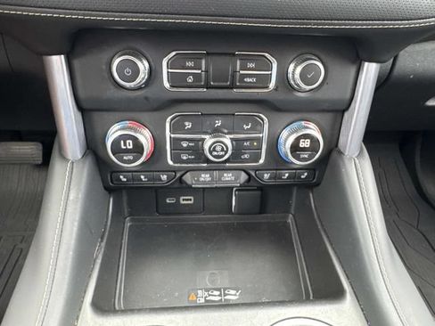 Used 2022 GMC Yukon SLT w/ SLT Premium Package RWD image 25
