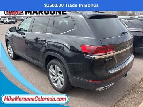 Used 2023 Volkswagen Atlas SE w/ Panoramic Sunroof Package image 3
