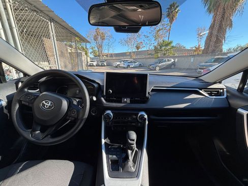 Used 2025 Toyota RAV4 XLE image 33
