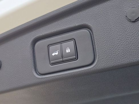 New 2025 Nissan Pathfinder SV image 18