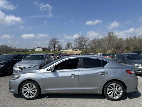 Used 2018 Acura ILX image 2