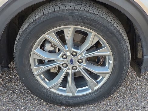 Used 2024 Ford Explorer Limited image 12