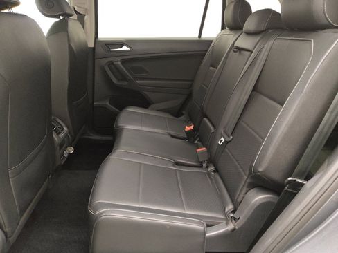 Used 2021 Volkswagen Tiguan SE w/ Panoramic Sunroof Package FWD image 18