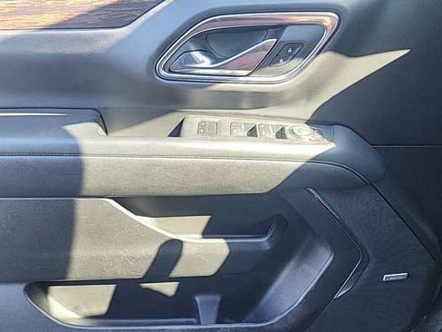 Used 2023 Chevrolet Suburban Premier image 12