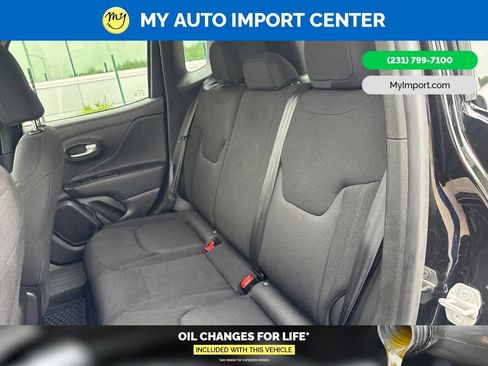 Used 2023 Jeep Renegade Latitude AWD/4WD image 24