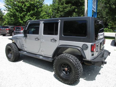 Used 2018 Jeep Wrangler Unlimited Sport S AWD/4WD image 3