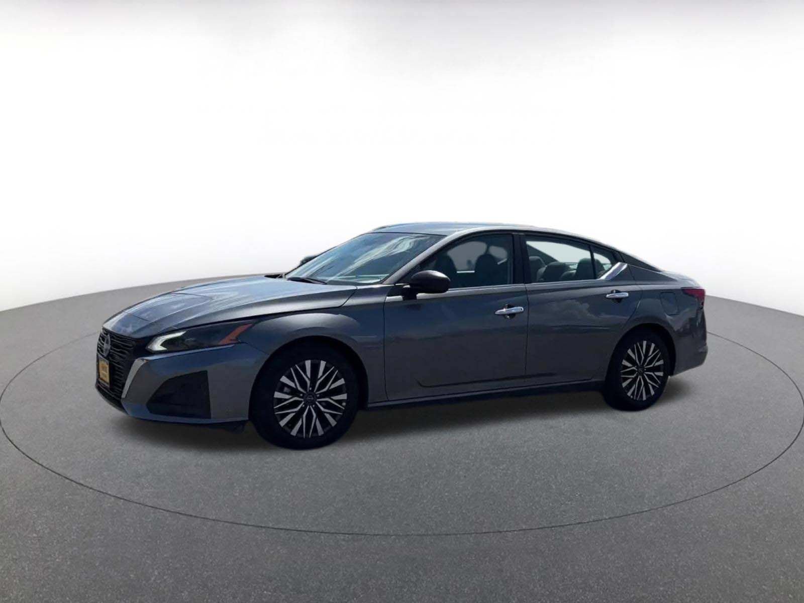 Used 2025 Nissan Altima 2.5 SV FWD image 7