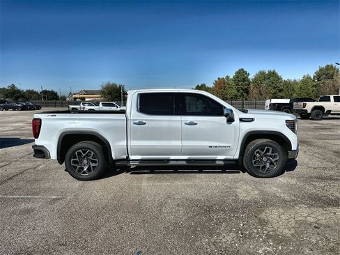 New 2026 GMC Sierra 1500 SLT image 10